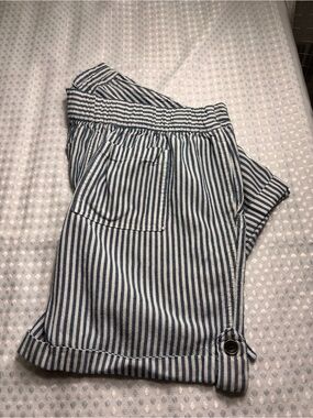 Per Se Navy and White Striped Womens Casual Shorts M